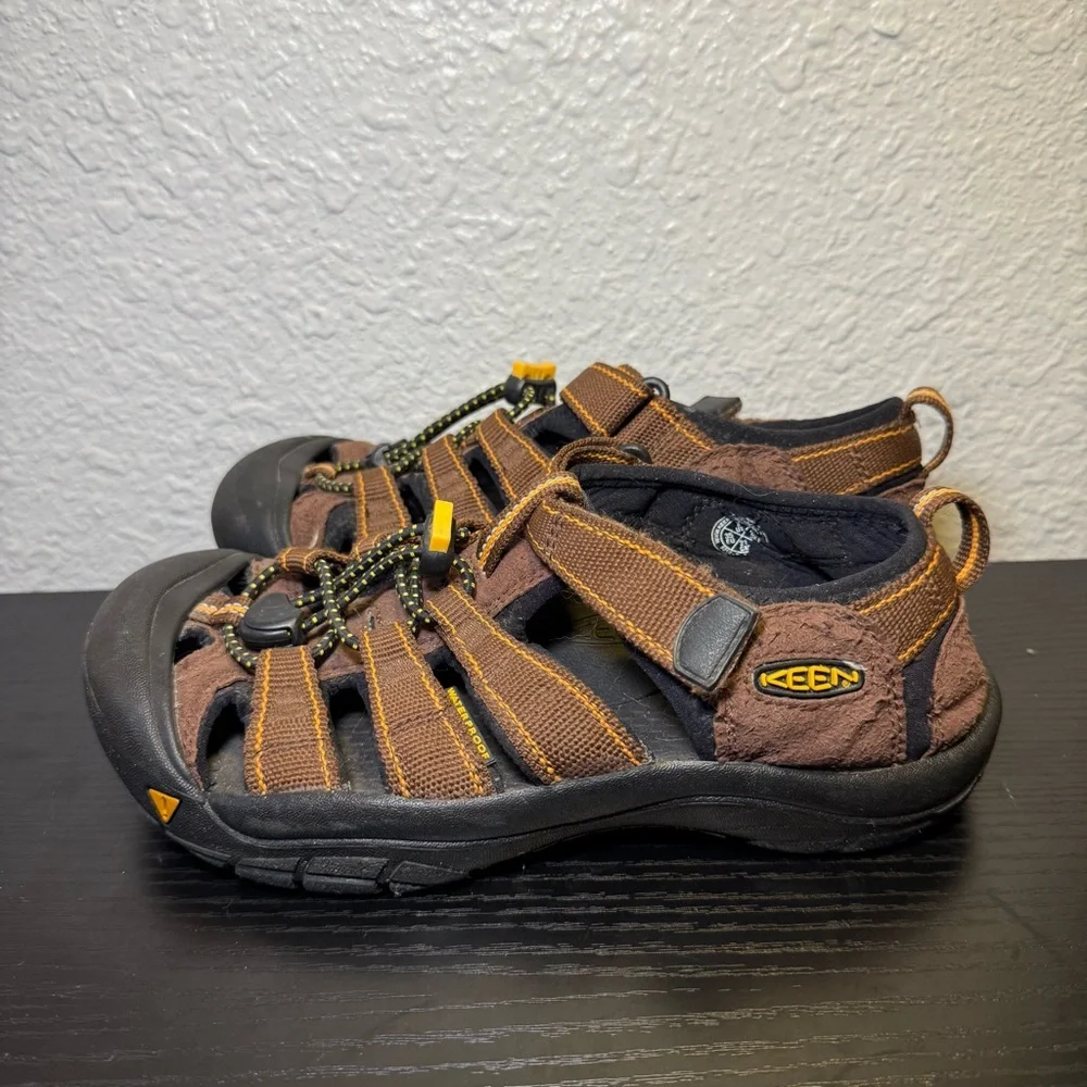 Keen Newport H2 Boys Size 3 Youth Brown Orange Outdoor Waterproof Hiking Sandals